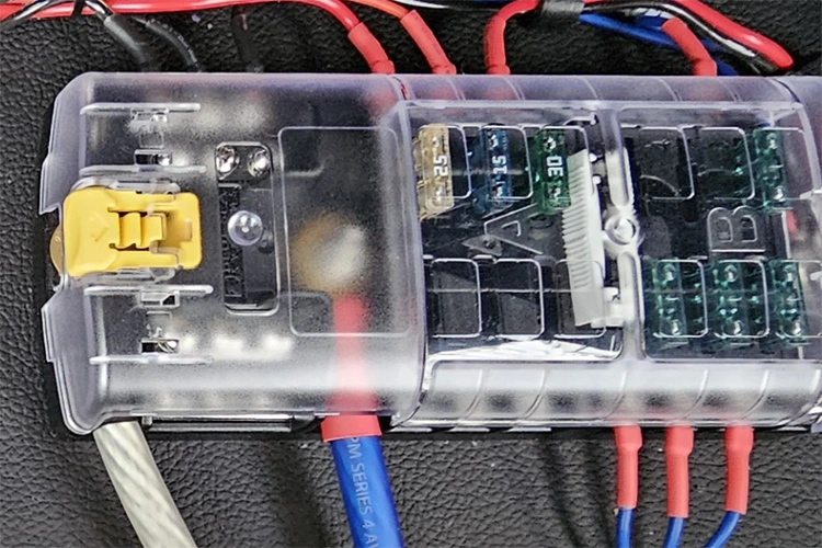 Spinto da nuove fonti energetiche, il settore dei blocchi di distribuzione sta attraversando una trasformazione intelligente e modulare.